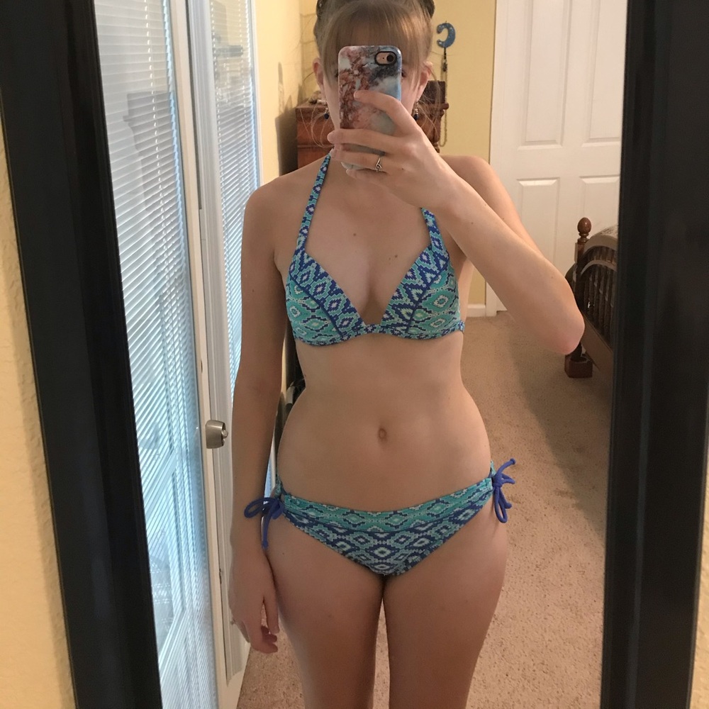 Arizona | Light blue bikini with tribal pattern